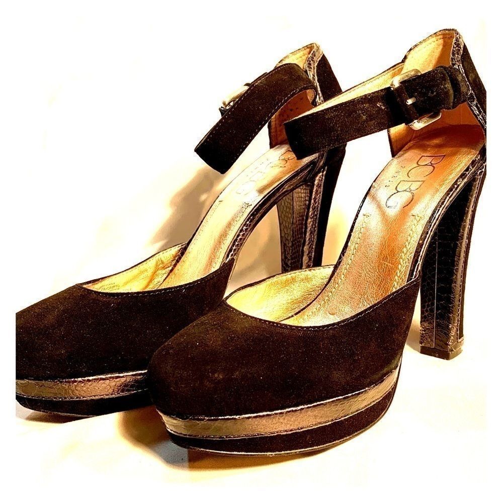 BCBG PARIS BLACK SUEDE ANKLE STRAP w BLACK SNAKE S